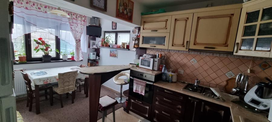 Casa cu etaj la cheie