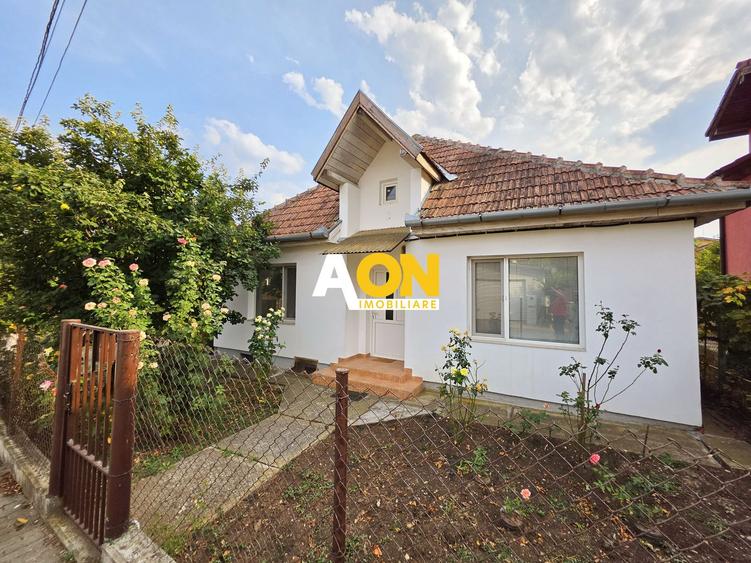 Casă 3 camere, 630 mp teren, zona Schit, Cetate