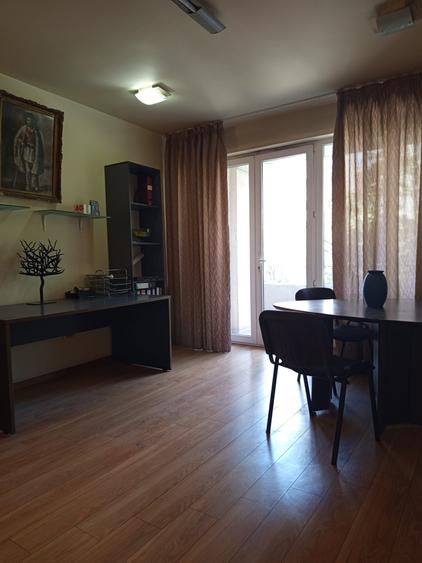 2 camere ideal investitie/regim hotelier metrou Piata Romana langa scara