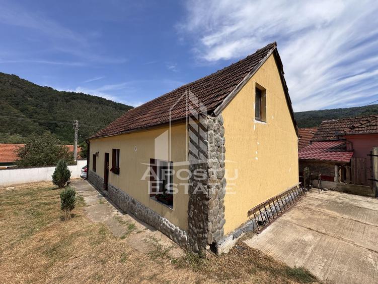 Casa batraneasca, renovata complet, teren 640mp, in Dabaca, Hunedoara
