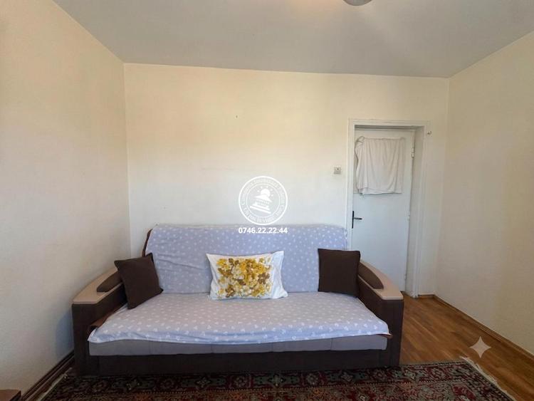 Apartament 3 camere de vanzare etaj intermediar - Podu Ros
