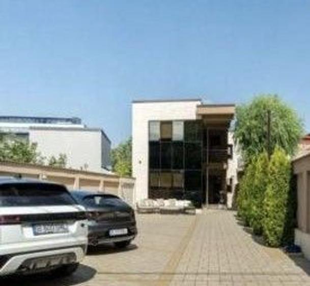 Vila stradala cu parcare pretabila clinica ,birouri,horeca