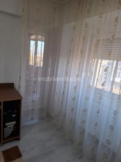 Apartament 4 camere  decomandate cu vedere pe doua parti in Nadlac - 13