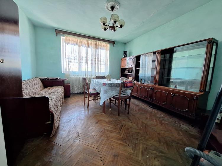 Vând apartament 3 camere și 7 dependițe, decomandat, bloc reabilitat + garaj - 2