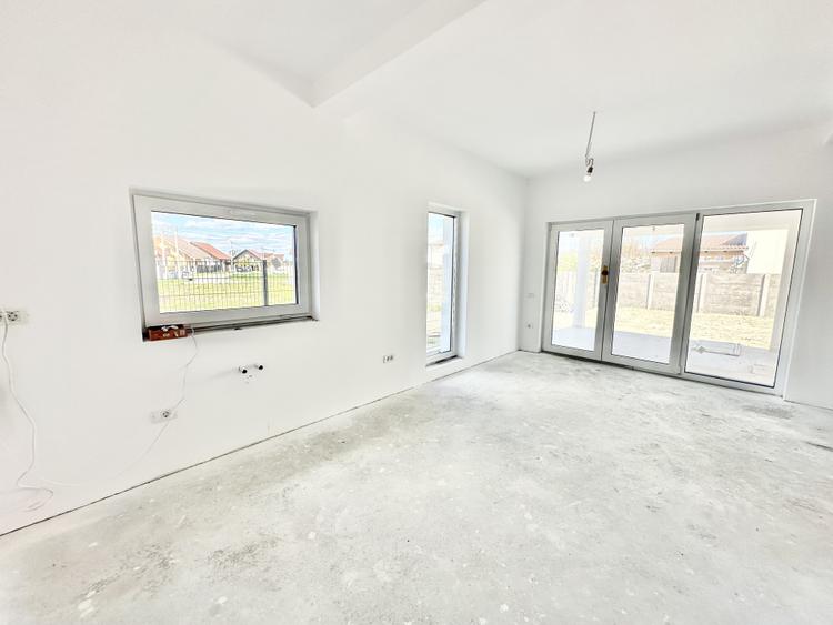 Duplex modern - 4 camere - 102 mp - Separat prin casa scarii - Mosnita