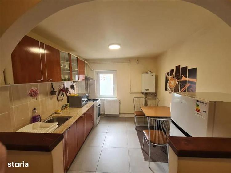Apartament 3 camere,2 bai,2 balcoane.Centrul Civic!