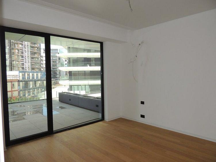 Spatiu comercial/ birouri, cu terasa generoasa, de inchiriat!