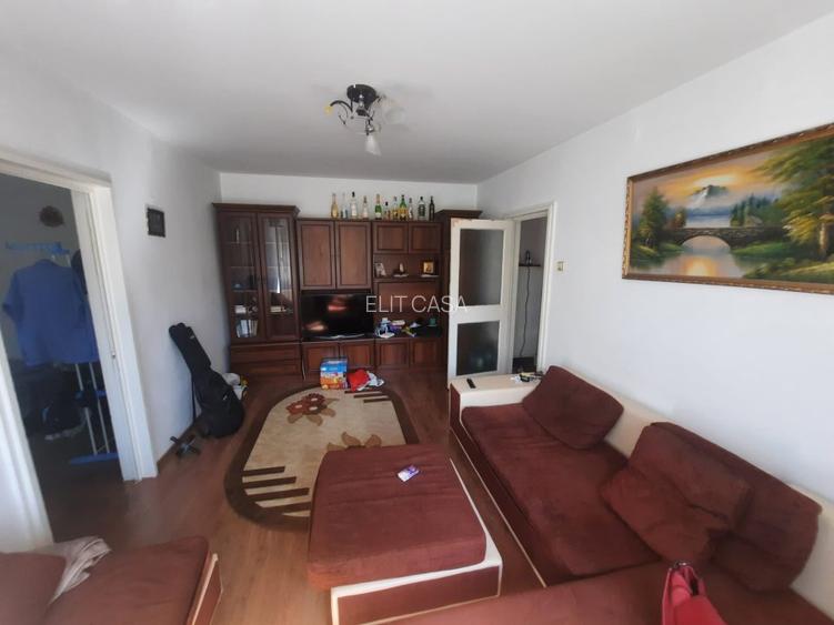 Apartament cu 2 camere, etajul 3/4, zona Podu Ros - 2