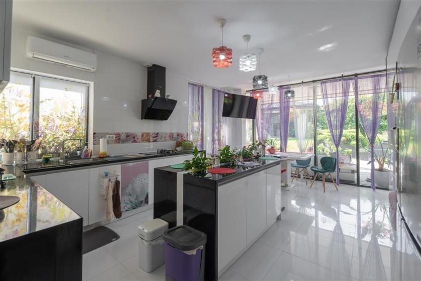 Vila PREMIUM , zona exclusivista acces privat, Bucium