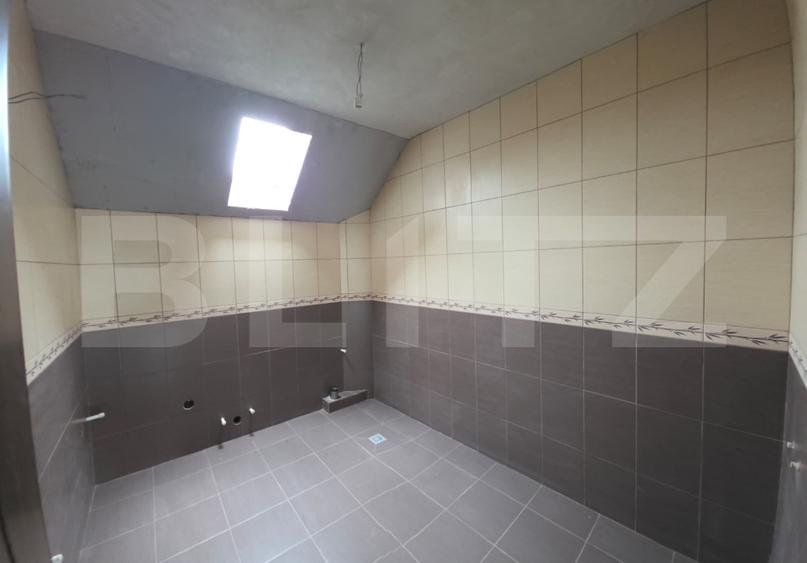 Casa cu 5 camere, 300 mp, teren 17 ari, Valea Rusului