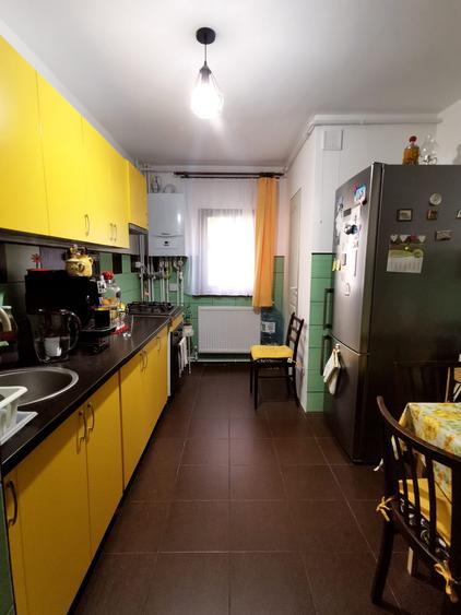 Apartament 3 camere , etaj 1, zona Calea Zarandului