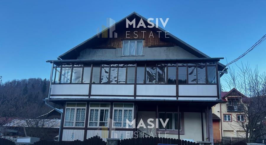 Casă spațioasă de vânzare în Azuga – 9 camere, 6 băi, vedere la Munții Bucegi