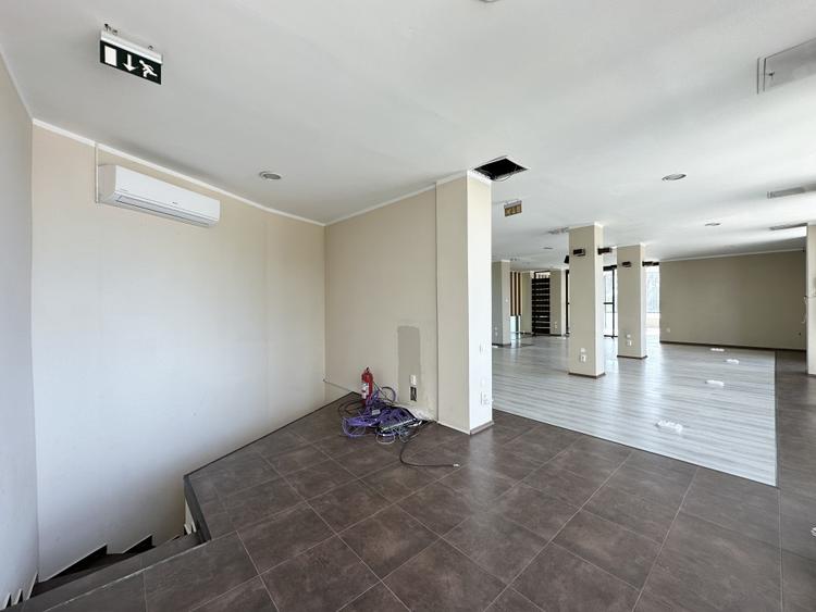 Spatiu comercial stradal cu locuri de parcare privata