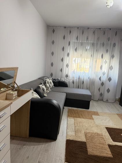 Vând apartament complet mobilat și utilat, decomandat, 2 camere, etaj 4/10. - 7