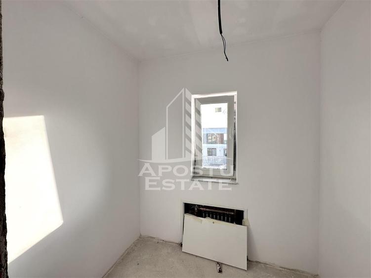 Jumatate de duplex cu 5 camere de vanzare, despartit, Dumbravita