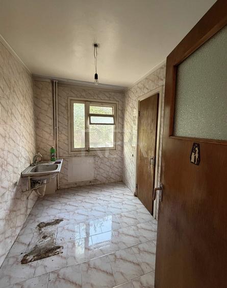 3 camere, 1/4, 67 mp-Apusului-Str. Floarea Rosie