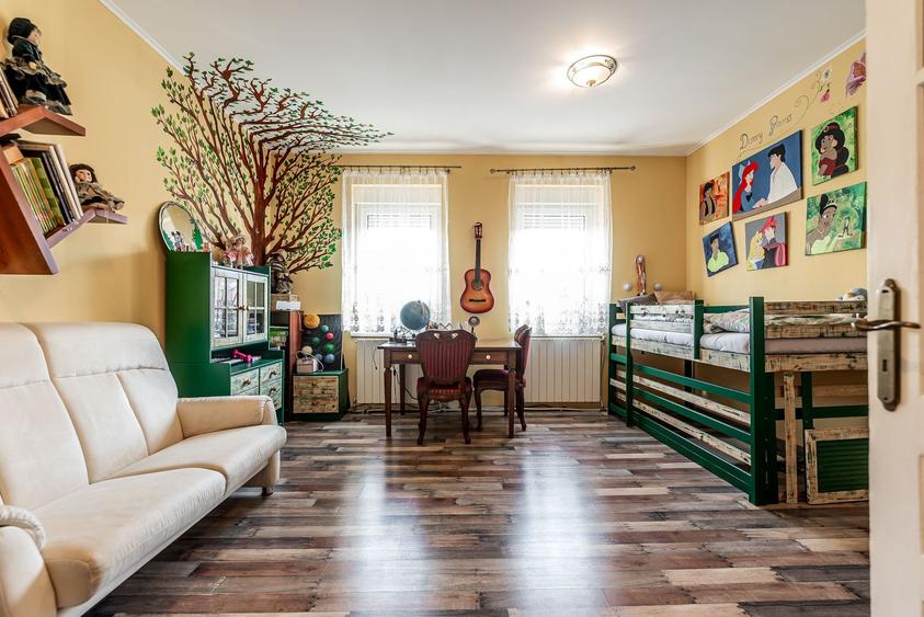 PRET NOU! Casa solida din caramida - 8 camere - Sega, UTA - COMISION 0