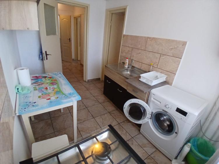 Apartament cu 2 camere decomandat in Podu Ros de inchiriat!