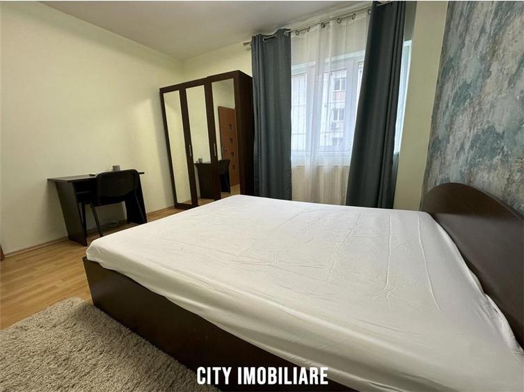 Apartament 3 camere, bloc nou, parcare, zona Semicentrală.