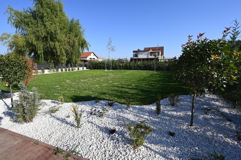 Casă / Vilă cu 4 camere de închiriat în zona Aradului
