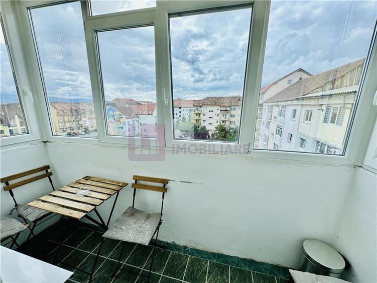 Apartament 3 camere de inchiriat | decomandat | renovat | Strand |