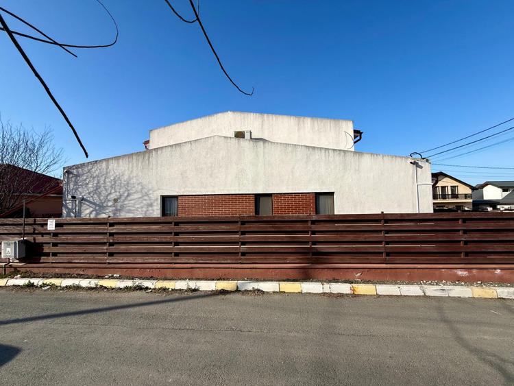 Casa moderna cu 4 camere, garaj 3 masini, curte amenajata – Valu lui Traian