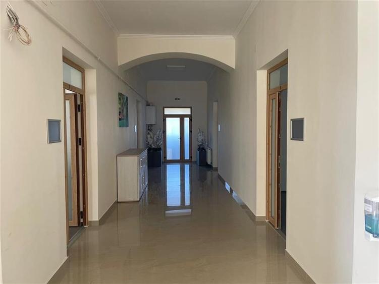 De vanzare spatiu comercial