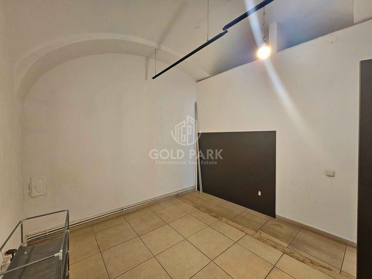 : : Spatiu cu PRELUARE CHIRIASI- Trafic INTENS/Vitrina la Strada : :