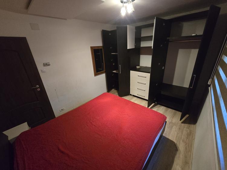 Aproape de Spitalul Judetean. Mobilat. Boxa la subsol.