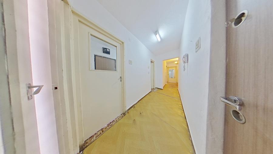 Apartament spatios cu 3 camere de vanzare - Aurel Vlaicu, Arad