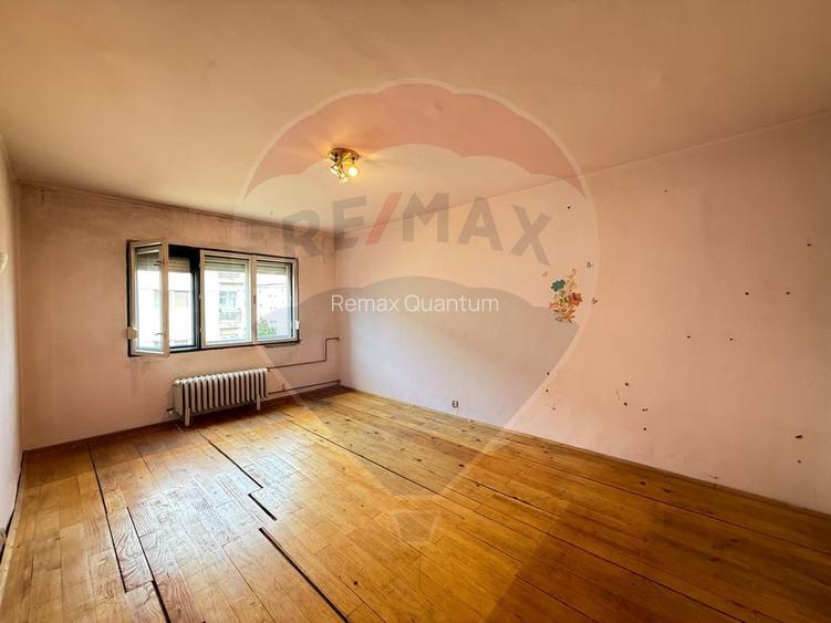 De vânzare apartament PB  2 camere , Etaj  3, Decebal - 7