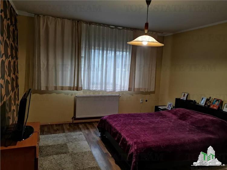 Vila cu etaj in Adunatii Copaceni, p+1+ pod + garaj + anexe, 5 camere, teren 100