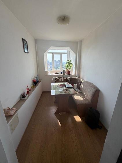 Apartament 3 camere, decomandat, - - 11