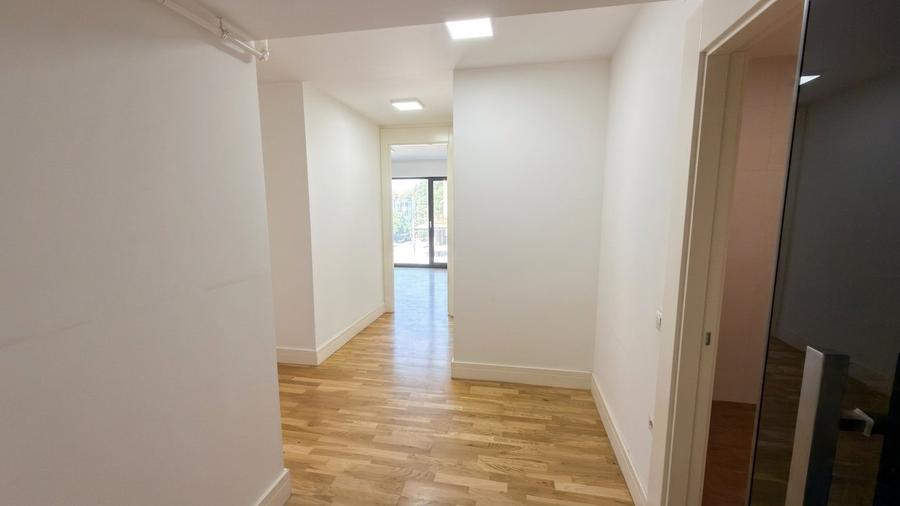 Spatiu birouri 3 camere, 2 bai, 100mp, 8 locuri parcare, centrala proprie, imobi