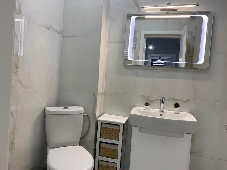 Ofer spre închiriere apartament 2 camere decomandat