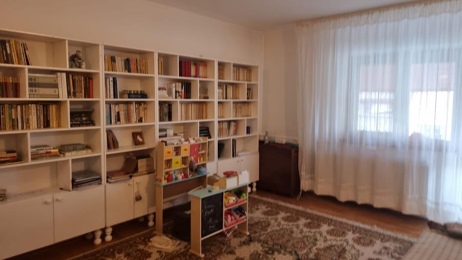 Casa P+1 , zona Muzeul Satului