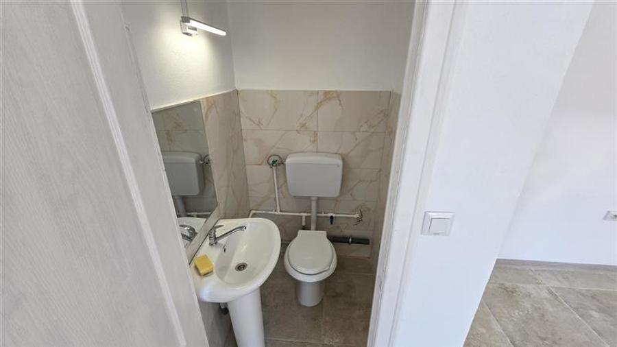 Oravita, Spatiu Comercial, Zona Piata, Usor Negociabil