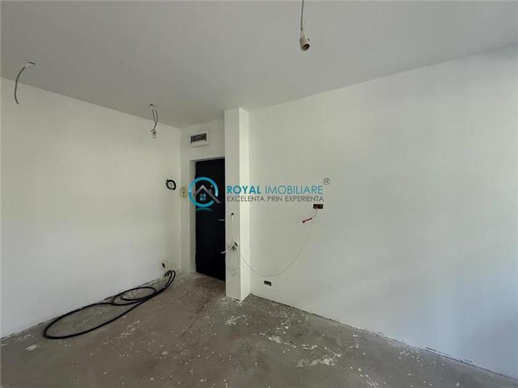 Royal Imobiliare - Vanzare apartament 3 camere zona Sud