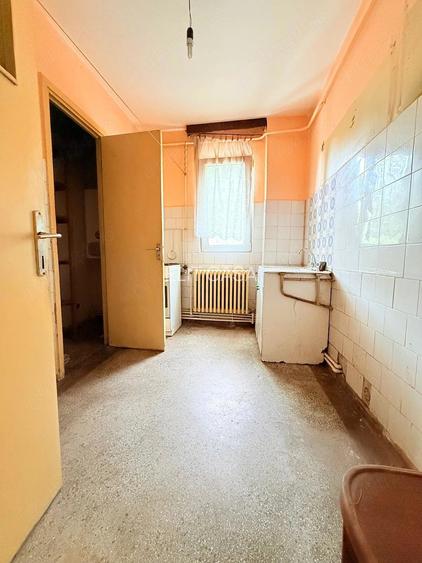 Apartament 3 camere, etaj 2/4, zona Cantemir - 8
