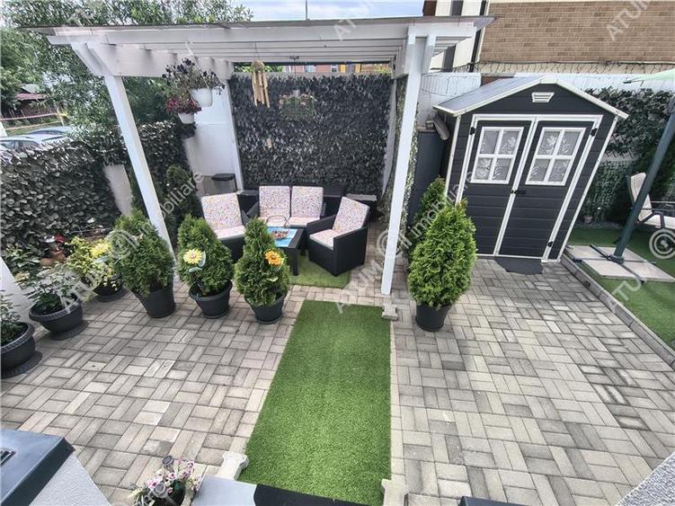 Apartament cochet cu 3 camere, gradina si 3 parcari in zona Selimbar