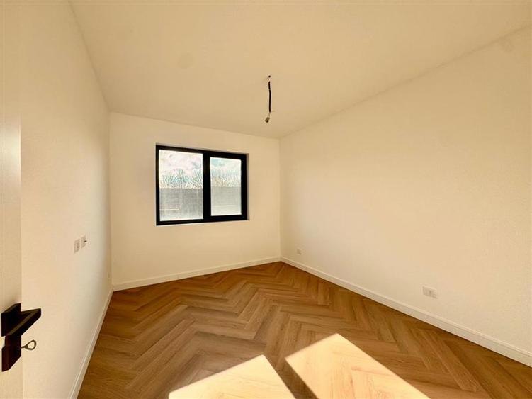 Casa individuala parter cu priveliste panoramică in Hlincea strada privata
