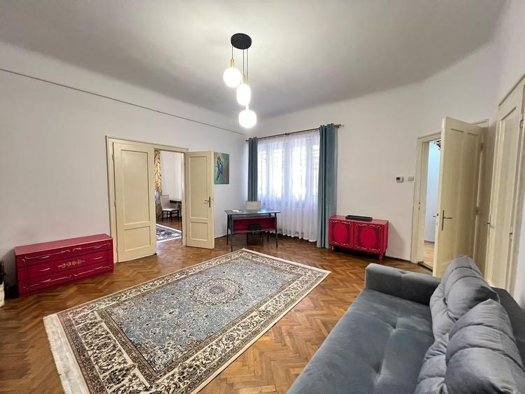 Apartament spatios cu 3 camere | 83 mp + veranda + curte | Ultracentral