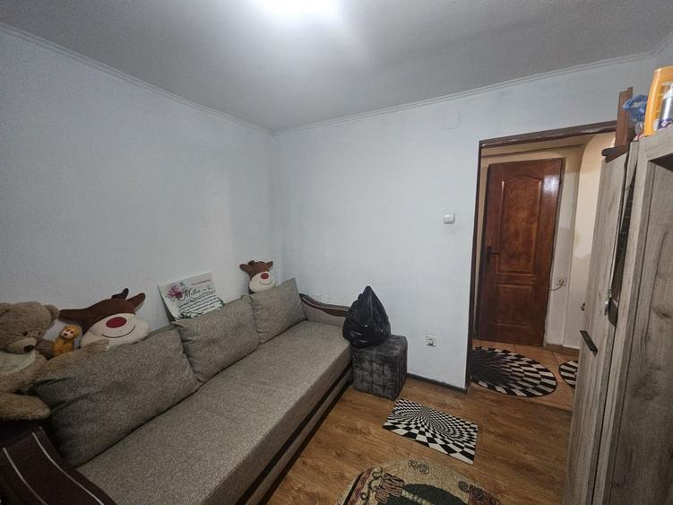 Apartament parter, balcon 13 mp cu ieșire directă – Războieni