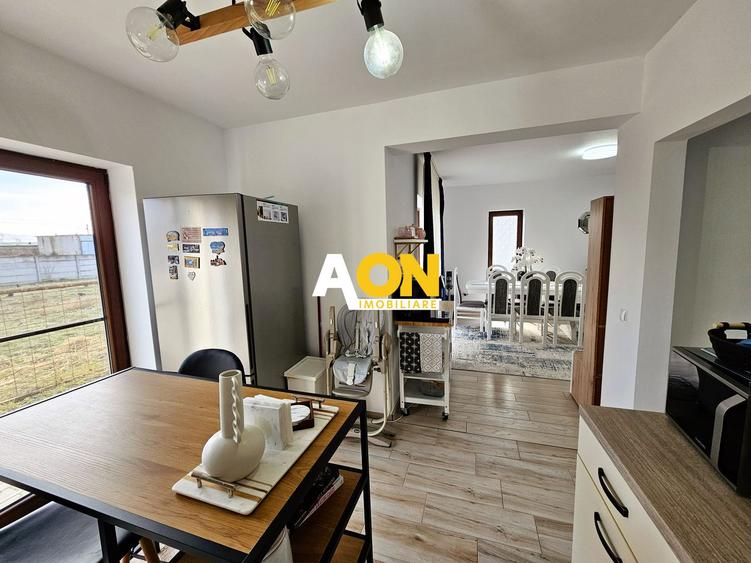 1/2 Duplex, 4 camere, mobilat, utilat, 230 mp teren, zona Lipoveni