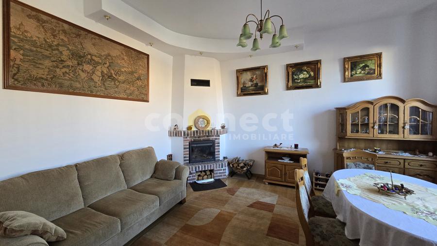Casă / Vilă cu 4 camere de închiriat în zonă Semicentrală