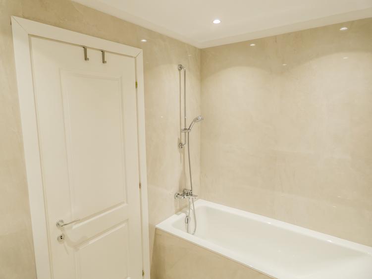 HERASTRAU COMPLEX SALE APARTAMENT 3 CAMERE MOBILAT LUX LOC PARCARE