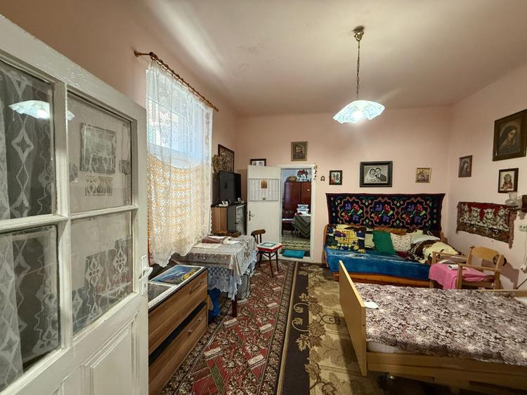 Casa cu 2 camere in curte comuna, semidecomandata, 52mp utili - Iosefin