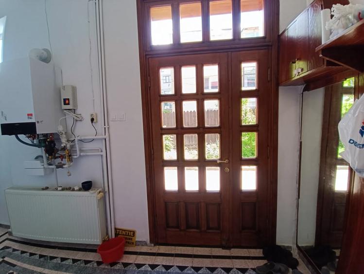 CENTRU SALA SPORTURILOR(COD03)- Casa interbelica si curte generoasa !