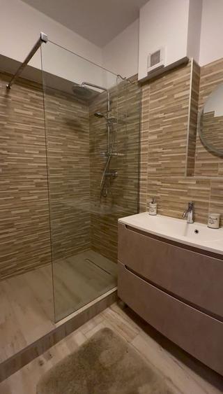 Apartament cu 4 camere de închiriat