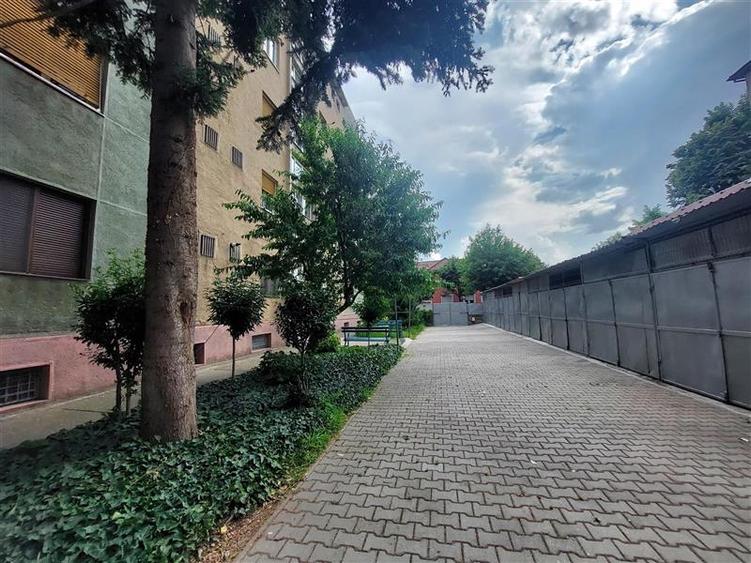 Apartament central cu garaj